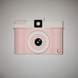 Rózsaszín fényképezőgép szilikonrágóka