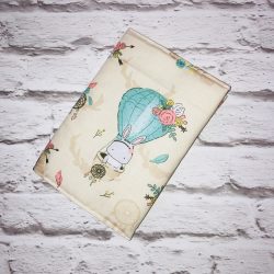 Kiskönyvborító bézs hőlégballonos állatos