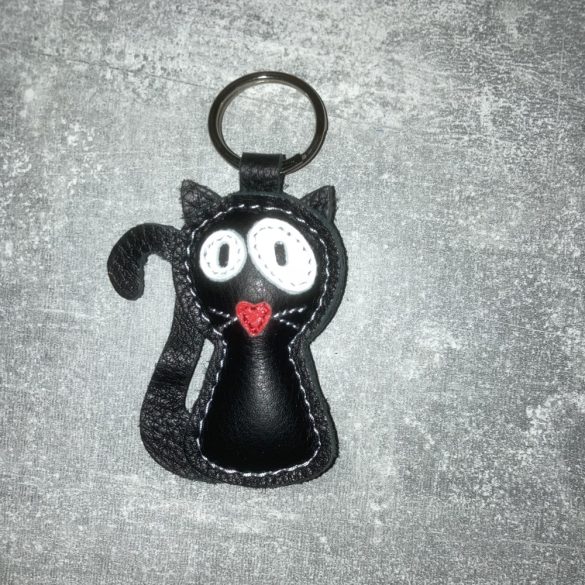 Blacky, a fekete macska bőrkulcstartó