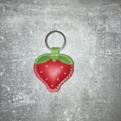 Strawy, az eper bőrkulcstartó