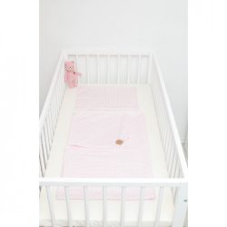 Fehér alapon rózsaszín szíves ágyneműszett babának