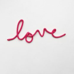 Love felirat