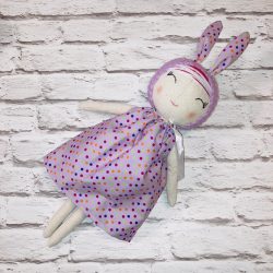 Lila-színes pöttyös ruhás nyuszibaba
